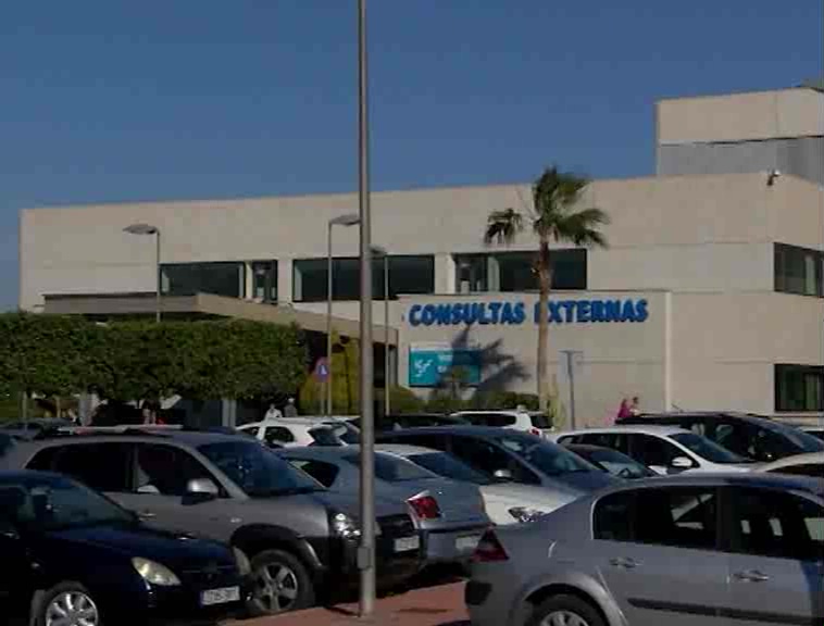 Imagen de El Hospital de Torrevieja conmemora la lucha contra el cáncer con el lema 