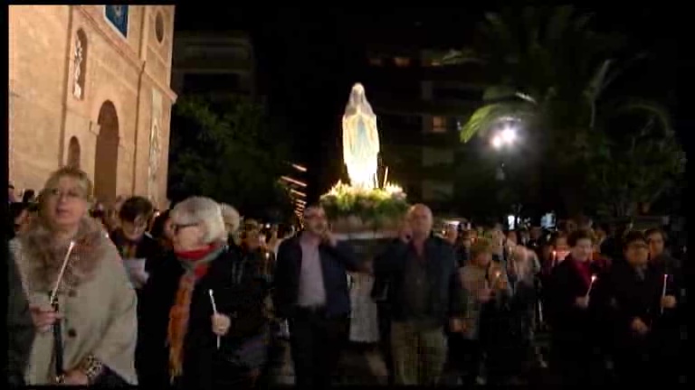 Imagen de Un numeroso grupo de fieles participó en la Procesión de las Antorchas de la Virgen de Lourdes.