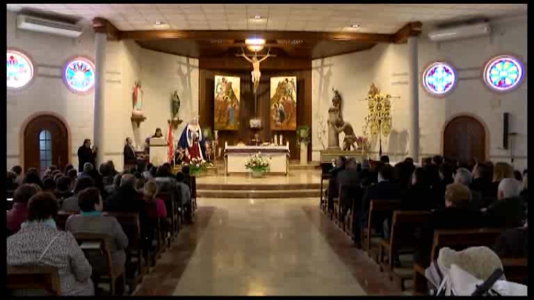 Imagen de El sacerdote Mariano Martínez bendijo el nuevo estandarte de la Cofradía de la Flagelación