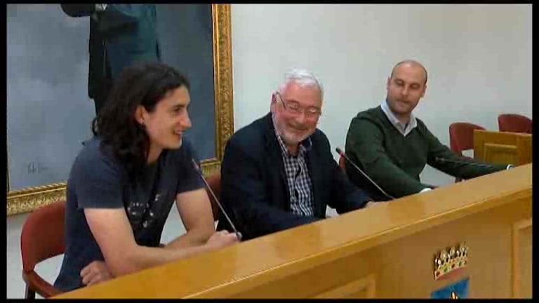 Imagen de El atleta Pablo Mirete recibe el reconocimiento a sus recientes éxitos deportivos