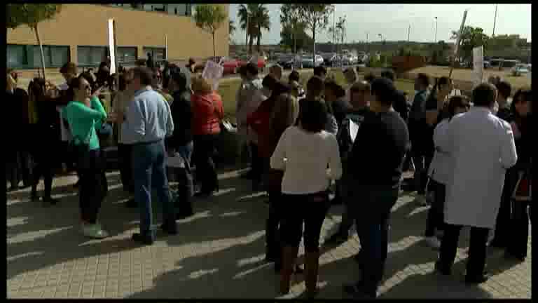 Imagen de IU y PP han mostrado su apoyo público a los trabajadores del Hospital QuirónSalud tras los despidos