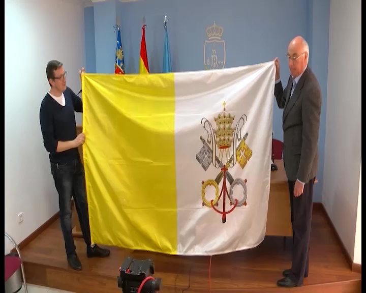 Imagen de La bandera del Vaticano ondeará en la plaza de la Constitución por la Coronación de La Purísima