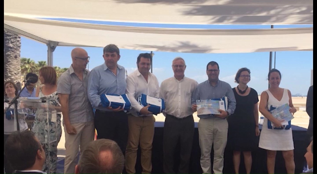 Imagen de Torrevieja recibe en Valencia sus cinco banderas azules