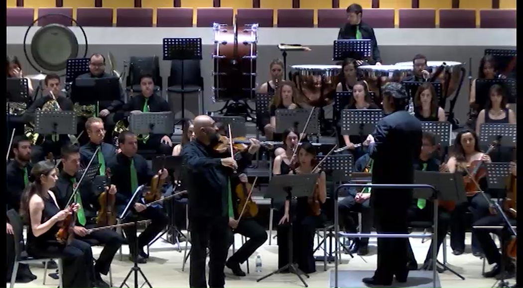 Imagen de La Orquesta Filarmónica de la Universidad de Alicante luce en el Auditorio de Torrevieja