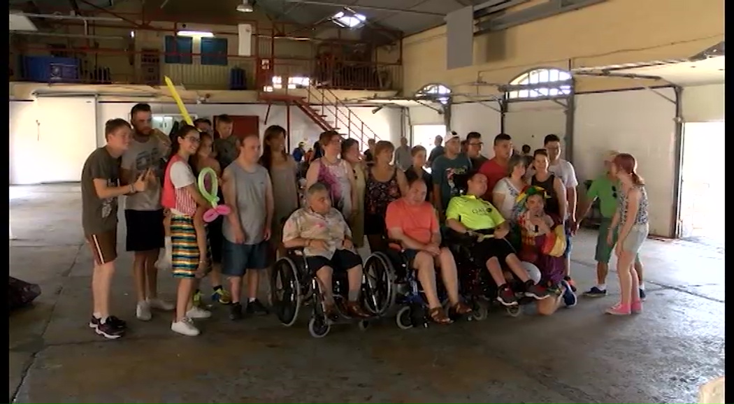 Imagen de Los Pescadores abrieron sus fiestas patronales invitando a una comida-fiesta a los niños de ALPE