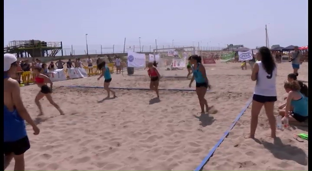 Imagen de Un total de 53 equipos participaron en el 4º Torneo de Balonmano Playa Nueva Fraternidad