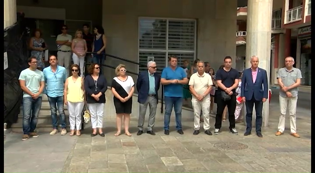 Imagen de La corporación municipal guarda un minuto de silencio en repulsa del atentado de Niza