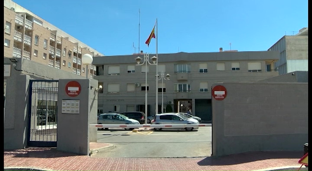 Imagen de Guardia Civil libera a un hombre que había sido retenido en su domicilio en Torrevieja