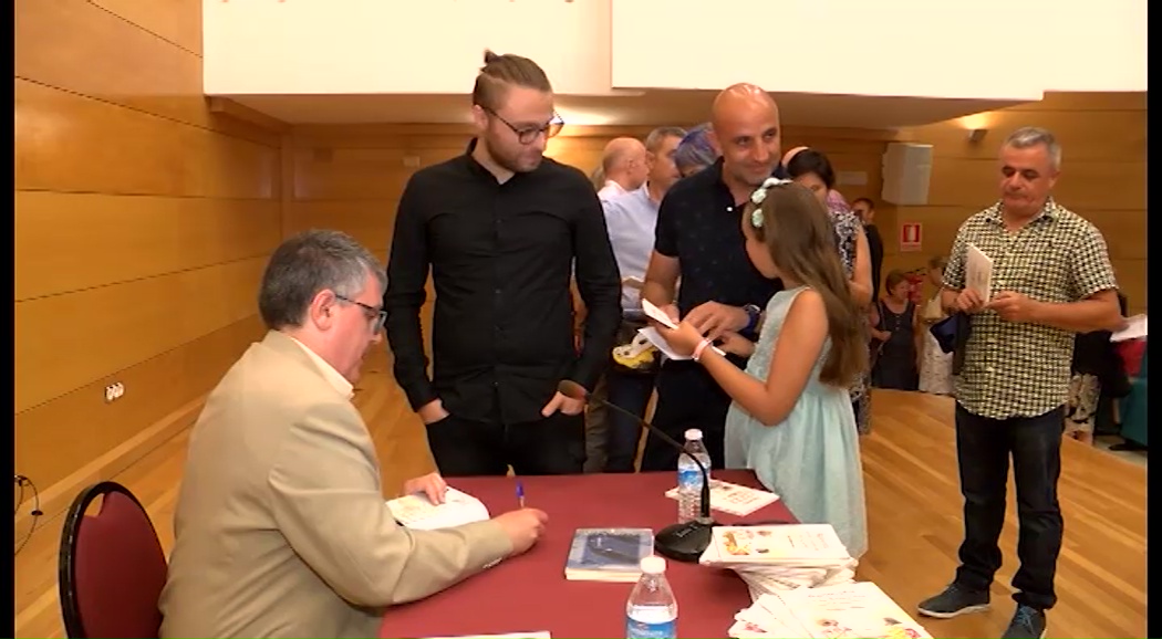 Imagen de Antonio Sala presentó su libro Apuesta en la Hostería del Laurel, con una representación teatral. 