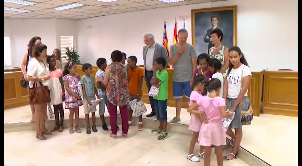 Imagen de Doce niños saharauis disfrutan en Torrevieja del programa 