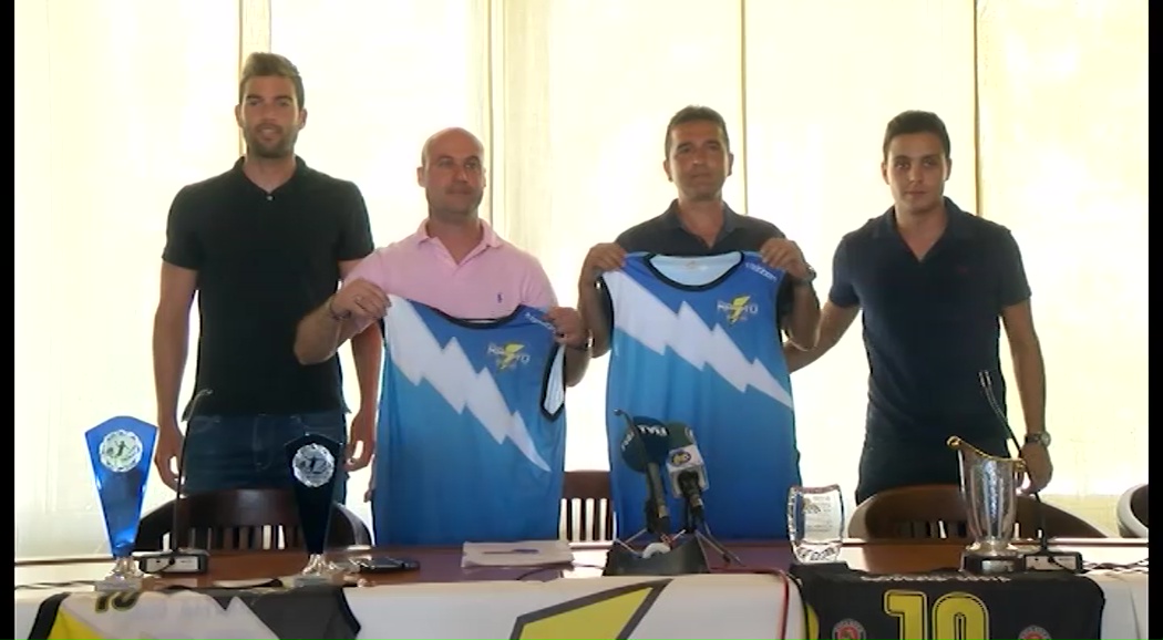 Imagen de Se presenta el nuevo club balonmano playa Rayito Salinero