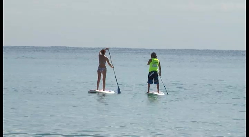 Imagen de La playa de La Mata acoge una exhibición de deportes náuticos