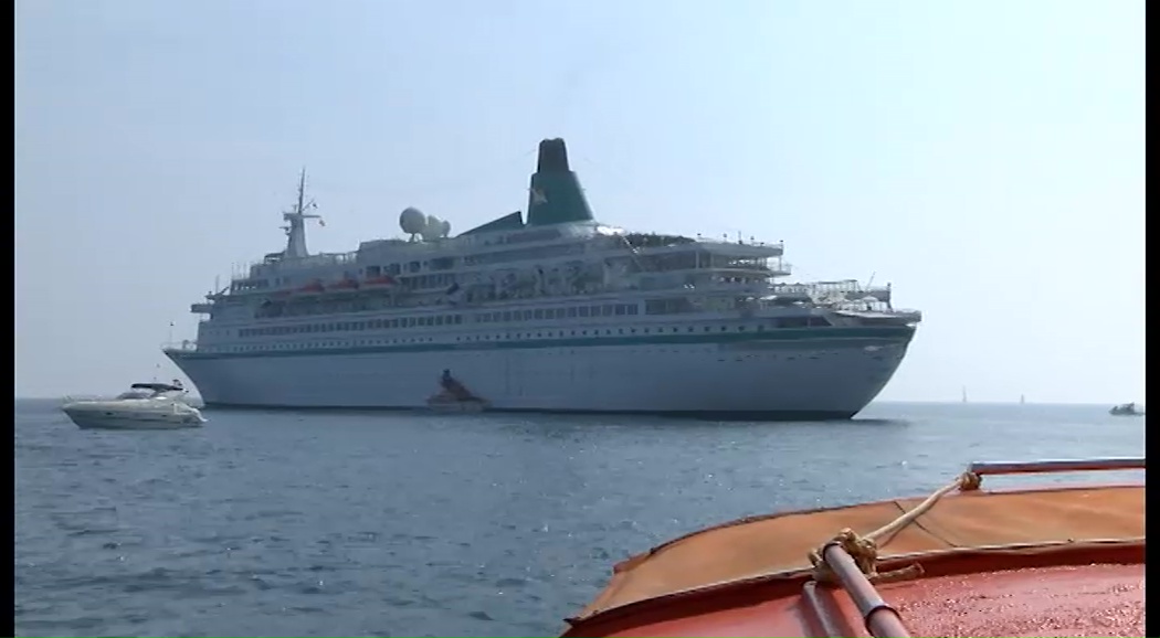 Imagen de Unos 600 pasajeros desembarcan del “Albatros”, el segundo crucero que llega a Torrevieja