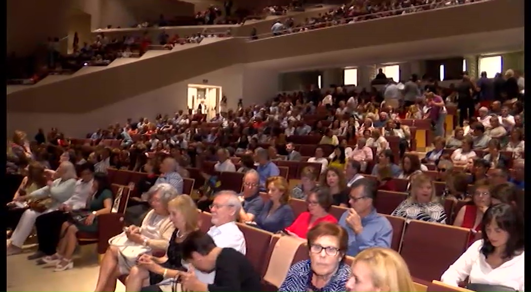 Imagen de Raphael conquista el Auditorio de Torrevieja con su concierto sinfónico