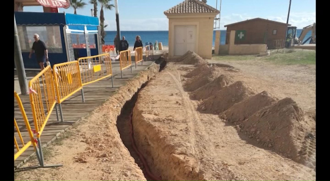 Imagen de Playas realiza obras de mejora en el suministro eléctrico de La Mata para los lavapiés