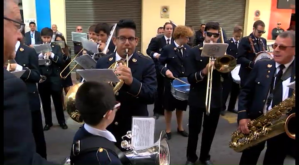 Imagen de Los Salerosos y la Unión Musical Torrevejense dan la bienvenida a los nuevos miembros