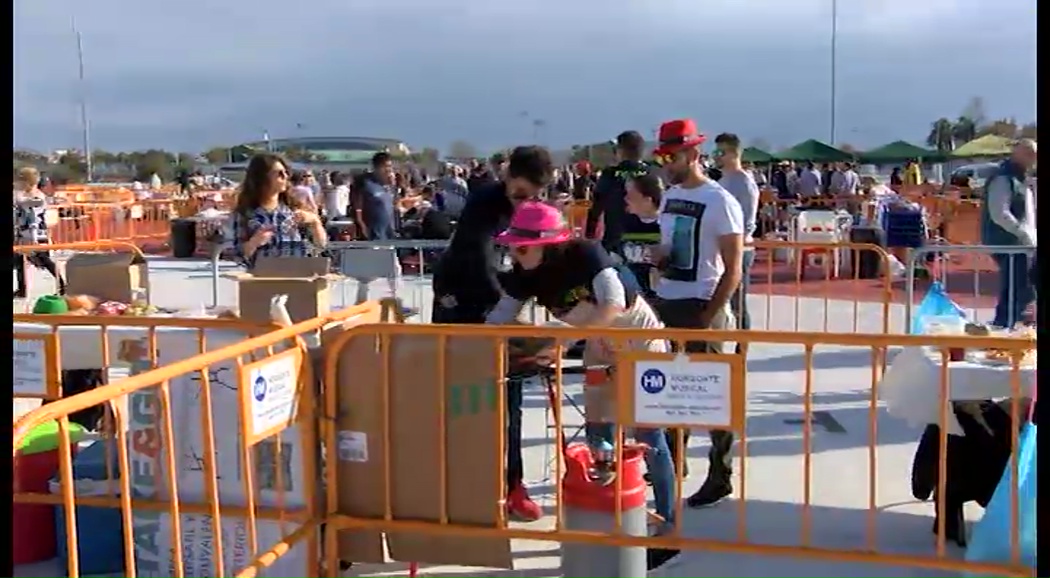 Imagen de Miles de personas se reúnen en torno al Concurso de Paellas de Torrevieja