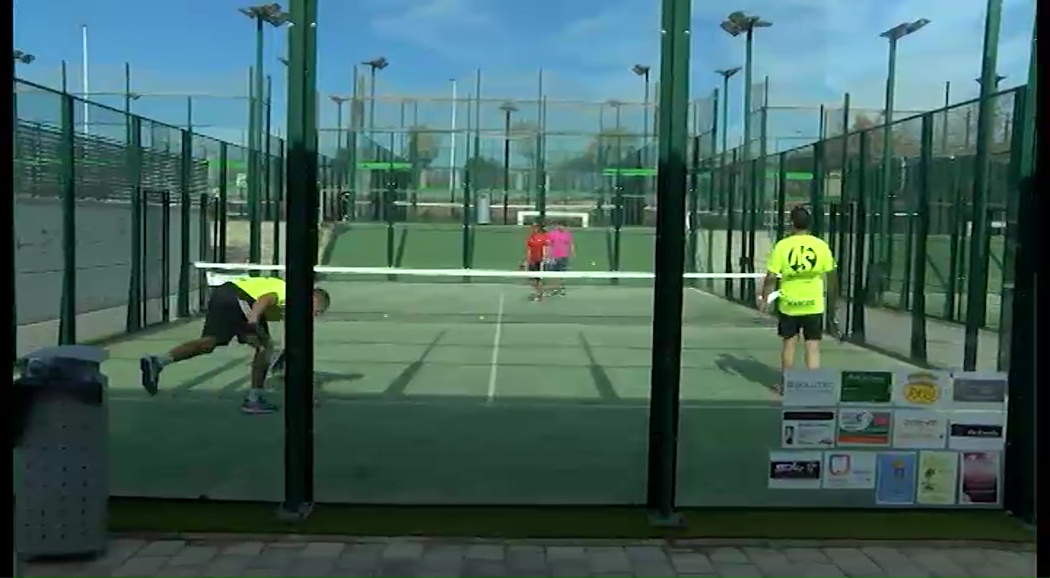 Imagen de 20 parejas participan en el III Torneo de Pádel a beneficio de la Esperanza