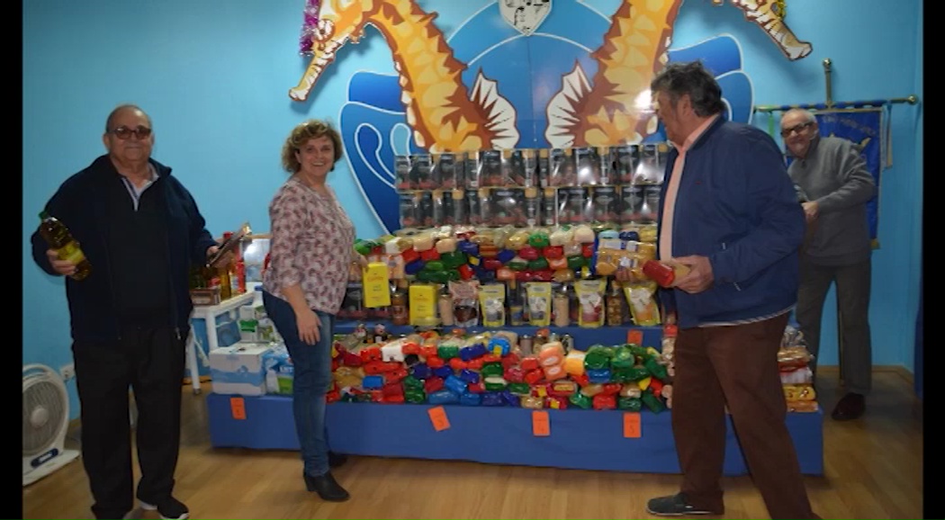 Imagen de La casa de la 3ª Edad Pedro Lorca entrega a Alimentos Solidarios 1000 kg de alimentos