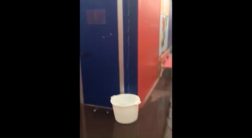 Imagen de Las filtraciones de agua en el CP Amanecer de Torrevieja obligan a suspender las clases