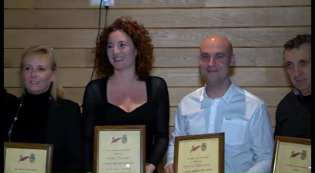 Imagen de Los galardonados con el Premio Rascasa y Salmonete recogen sus diplomas de mano de la prensa