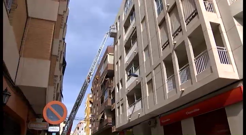 Imagen de Los bomberos encuentran a una persona fallecida en su casa tras el aviso de varios vecinos