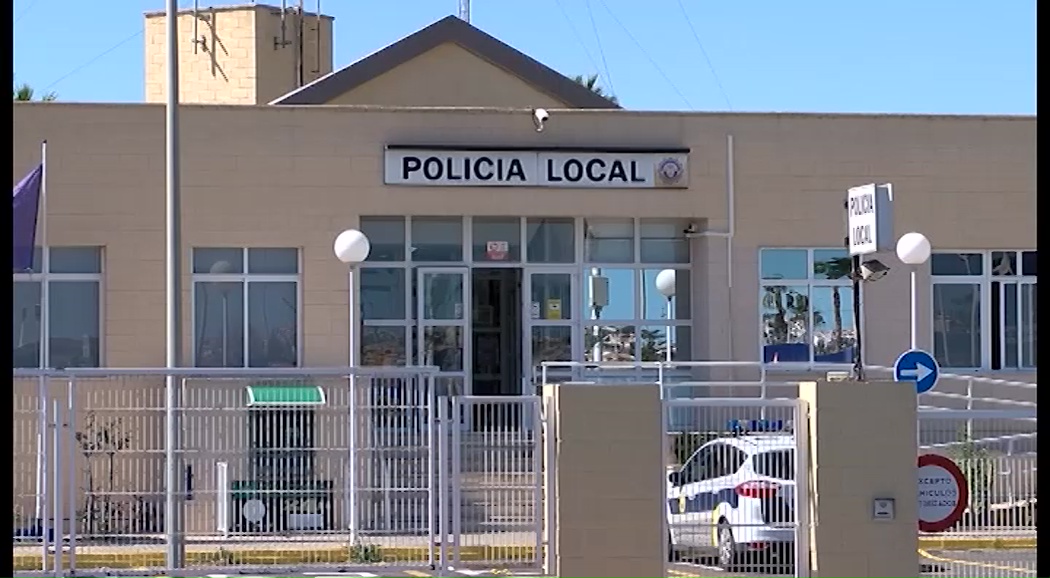 Imagen de Mandos de la policia de Torrevieja estudian interposición de querella contra alcalde y una concejal
