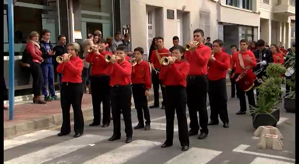 Imagen de La Cofradía del San Juan Evangelista sale a las calles de Torrevieja para un ensayo solidario