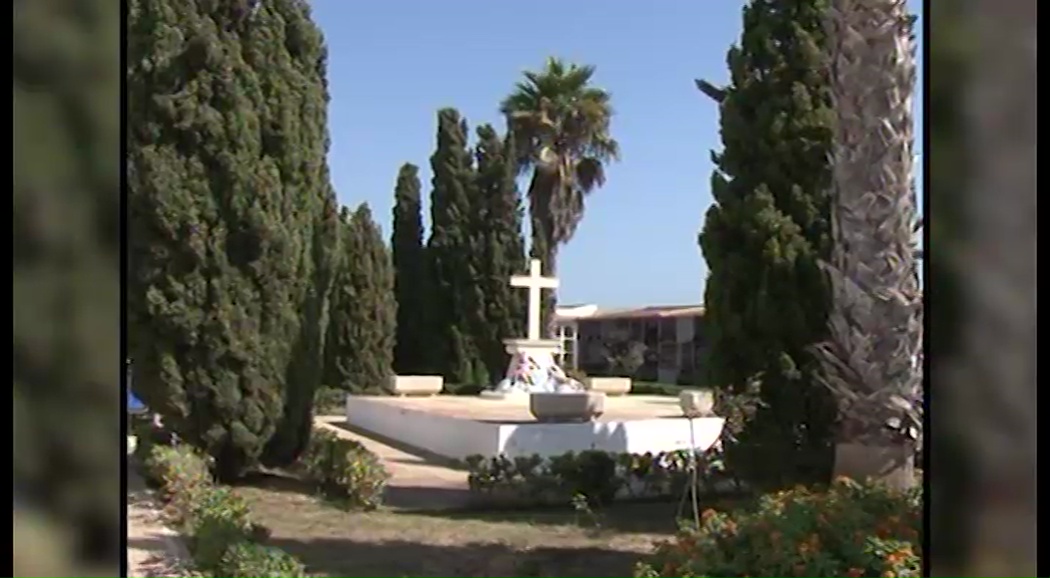 Imagen de El cementerio de la Mata recupera su horario habitual de visitas