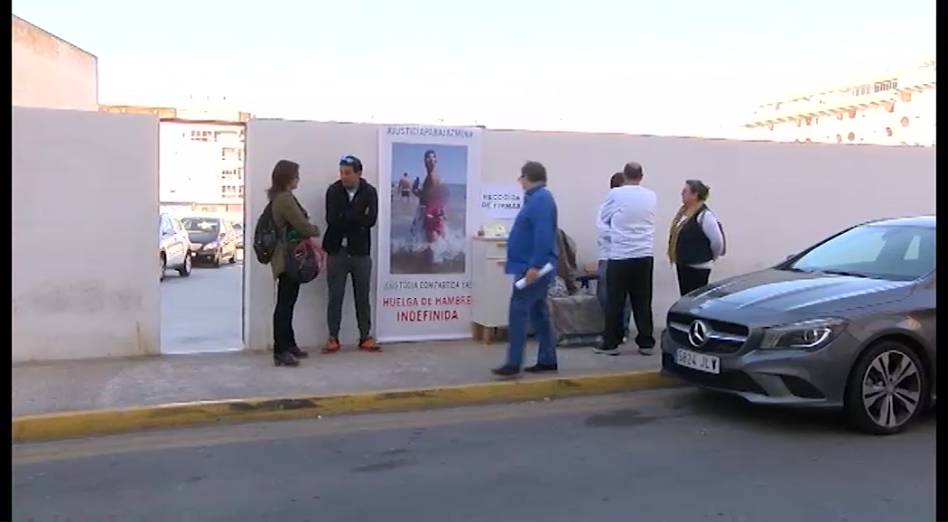 Imagen de El torrevejense Carlos Montesinos inicia su huelga de hambre para poder ver a su hija