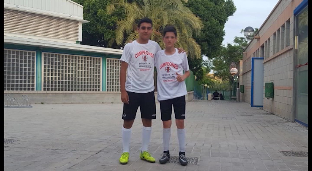 Imagen de Tres jugadores torrevejenses, campeones de preferente infantil con el Elche CF