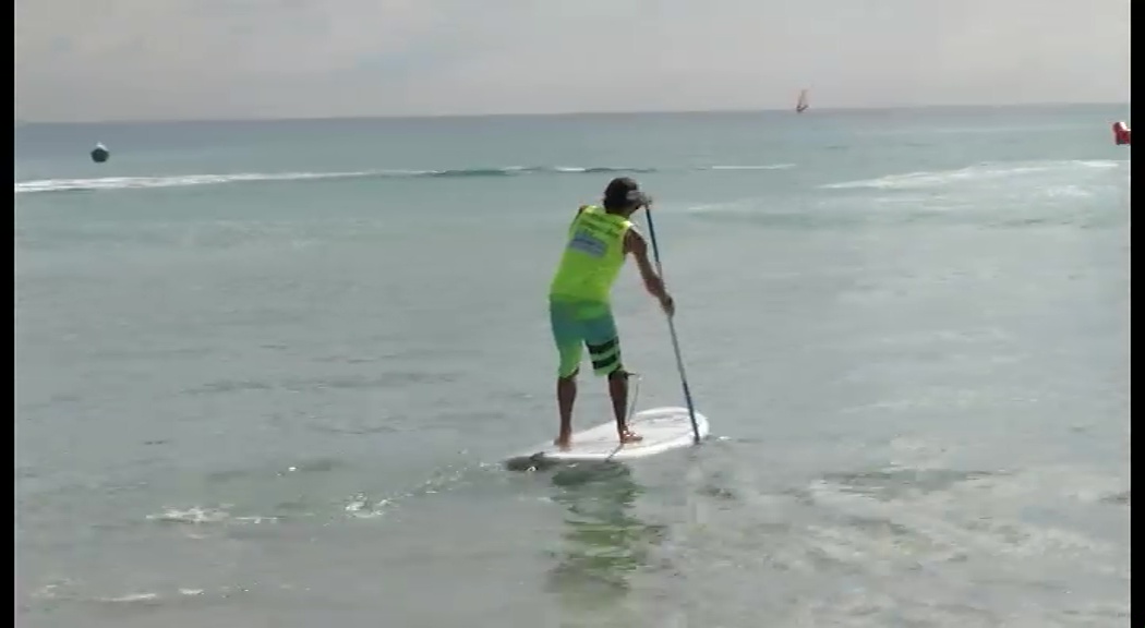 Imagen de La jornada de puertas abiertas de deportes náuticos se traslada a la Playa de los Náufragos