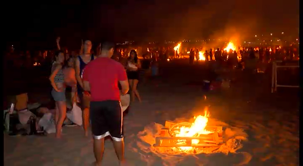 Imagen de El ayuntamiento organiza un dispositivo especial de seguridad y limpieza para la noche de San Juan