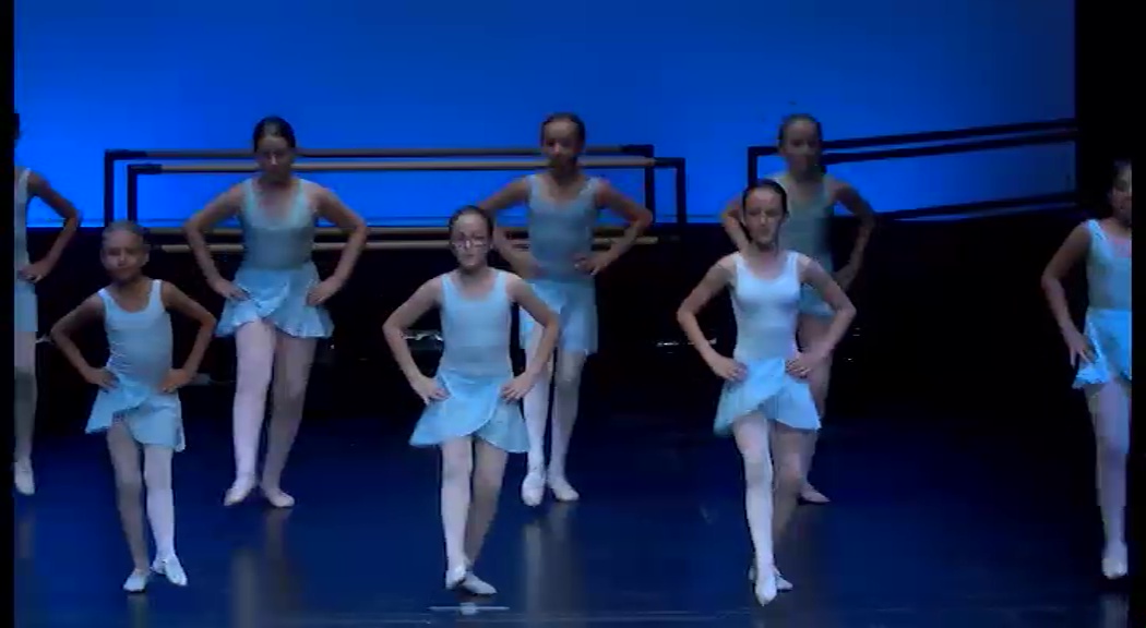 Imagen de Más de 80 alumnos de la Escuela de Danza se despiden del curso con un magnífico espectáculo