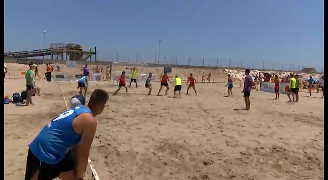 Imagen de El Torneo de Balonmano Playa consigue recaudar 6980 euros