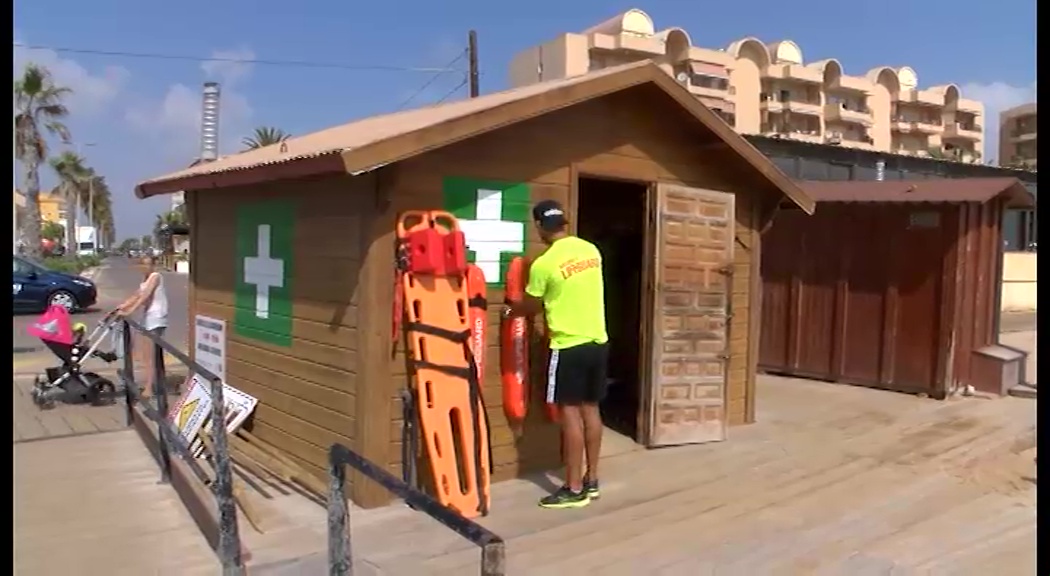 Imagen de Los equipos de socorrismo en las playas de Torrevieja tuvieron en julio 1116 intervenciones