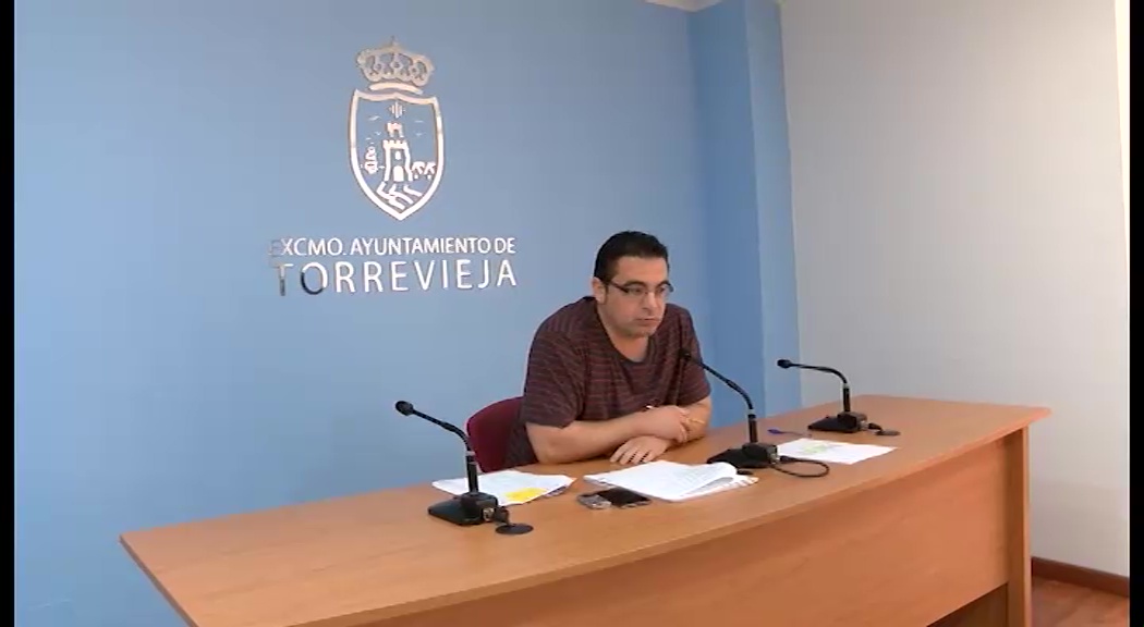 Imagen de IU arremete contra Sueña Torrevieja por no haber hecho nada por conseguir el monumento