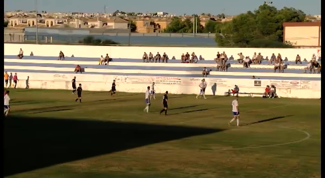 Imagen de El CD Torrevieja celebra su regreso al Vicente García con una victoria