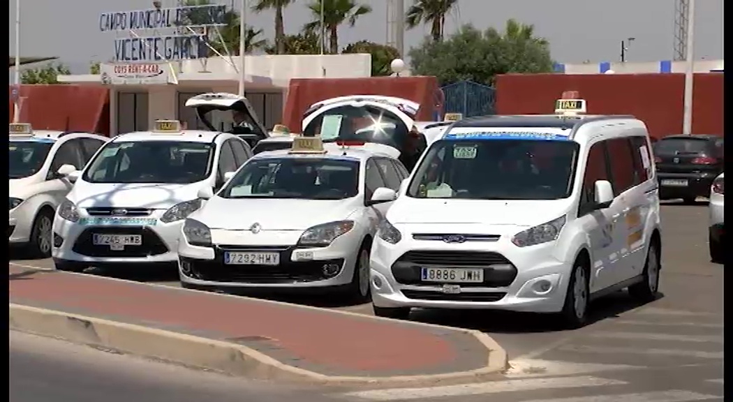 Imagen de La Asociación Radio Taxi Torrevieja apoya la nueva ley del Taxi impulsada por Consellería