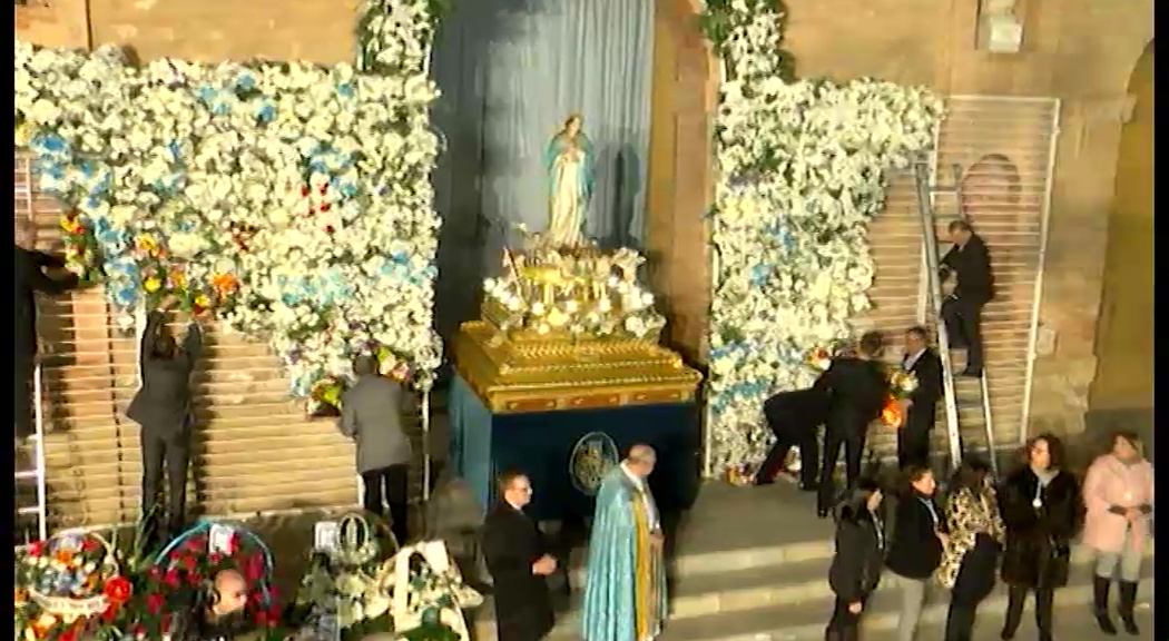 Imagen de Cientos de personas participaron en la Ofrenda Floral a la Purísima