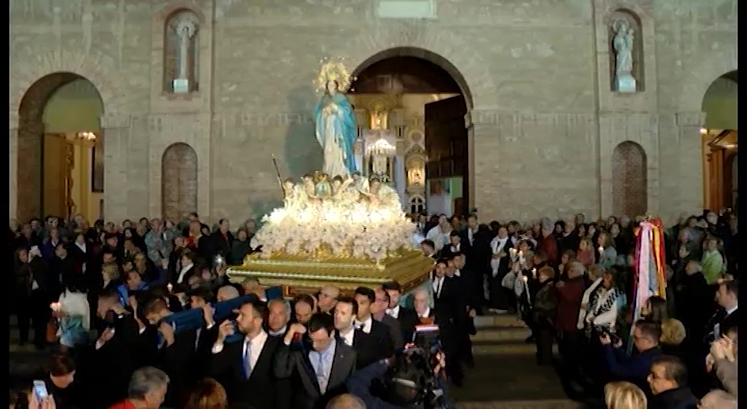 Imagen de La Purísima sale a las calles de Torrevieja en una procesión que congregó a cientos de personas