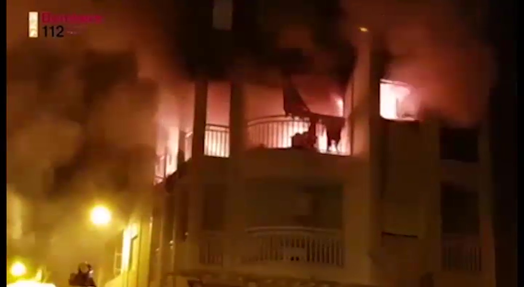 Imagen de Dos personas trasladadas al hospital tras incendiarse su casa en Torrevieja