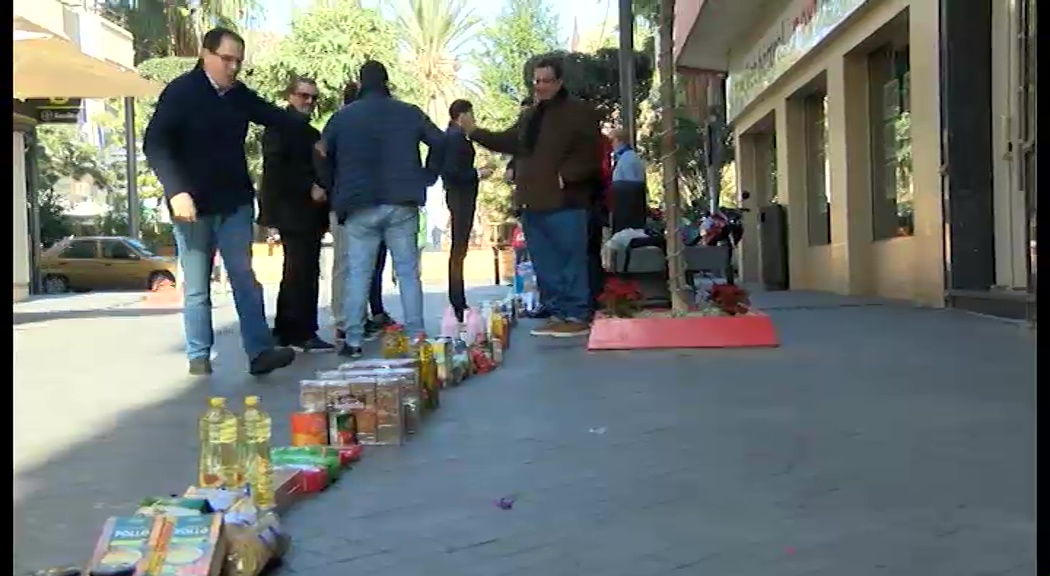 Imagen de Las NNGG del Partido Popular recaudan 450 euros y 500 kg de comida para Alimentos Solidarios