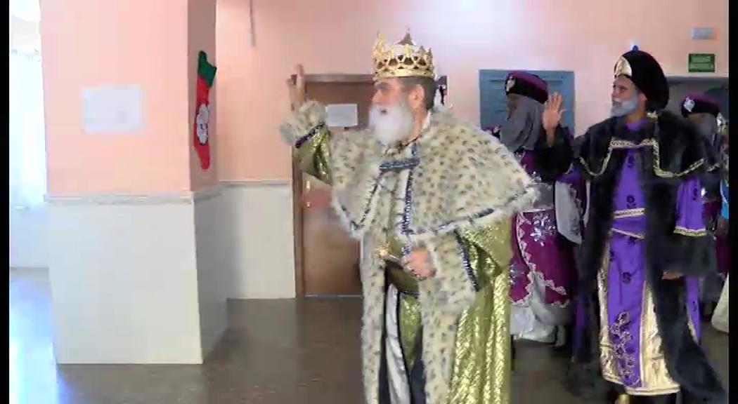 Imagen de Los Reyes Magos visitan las residencias de ancianos y el área de pediatría del Hospital