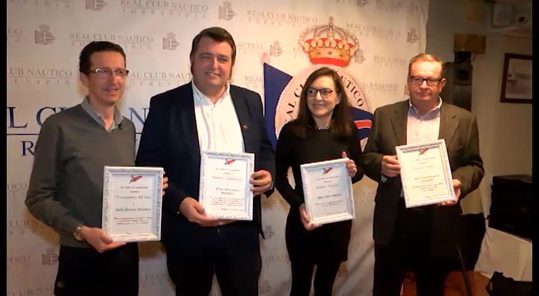 Imagen de Los galardonados con el Premio Rascasa y Salmonete recogen sus diplomas de mano de la prensa