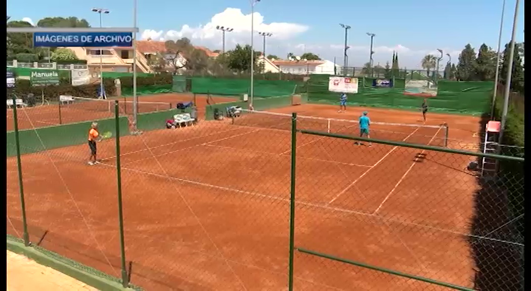 Imagen de El tenista torrevejense Carlos Guerrero, en la selección española infantil para el Camp. de Europa