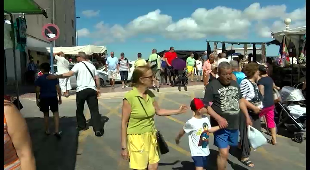 Imagen de El cambio de ubicación del mercadillo de La Mata se hará después de Semana Santa y antes del verano