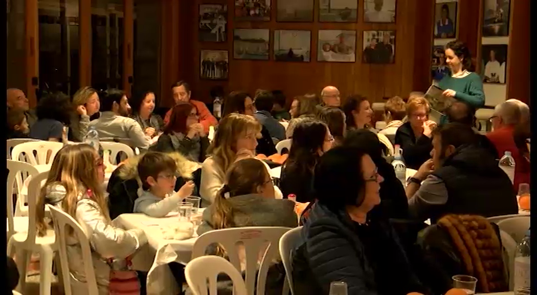 Imagen de 300 personas «comparten lo que importa» en la Cena del Hambre de Manos Unidas