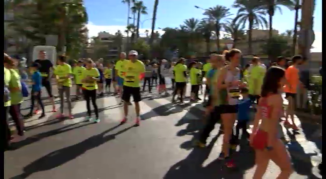 Imagen de Casi 400 personas participan en la I Marcha-Carrera Solidaria a favor de ASIMEPP