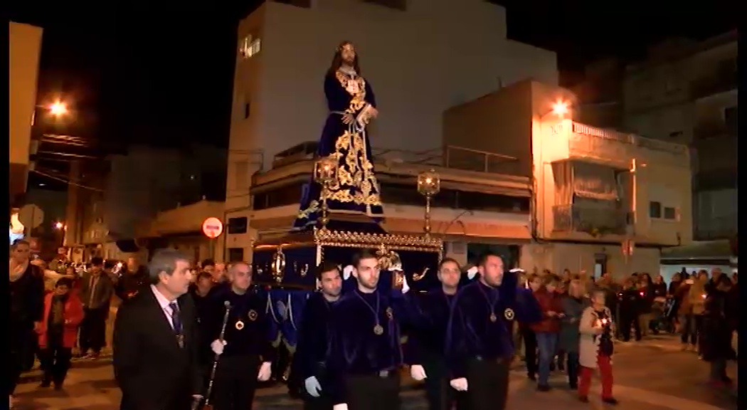 Imagen de Más de 300 personas se unen al Vía Crucis del Nazareno